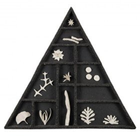 "Normes III" 2011, 62 x 60 x 5 εκ. Πηλός υψηλής θερμοκρασίας (stoneware), υάλωμα 1200°C.
